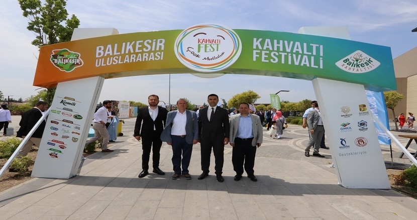 Yönetim Kurulu Muhasip Üyemiz  Halim YAVUZ ve Genel Sekreterimiz Birol DENİZLİ Balıkesir Uluslararası Kahvaltı Festivaline Katılım Sağladılar.